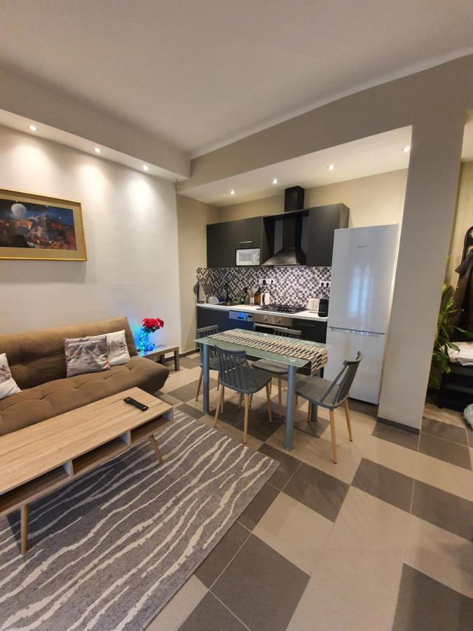 Lukas-2 B/R Luxurious Flat With Veranda Apartment เอเธนส์ ภายนอก รูปภาพ