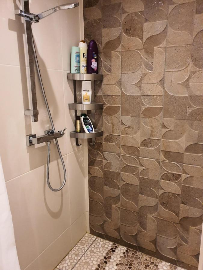 Lukas-2 B/R Luxurious Flat With Veranda Apartment เอเธนส์ ภายนอก รูปภาพ