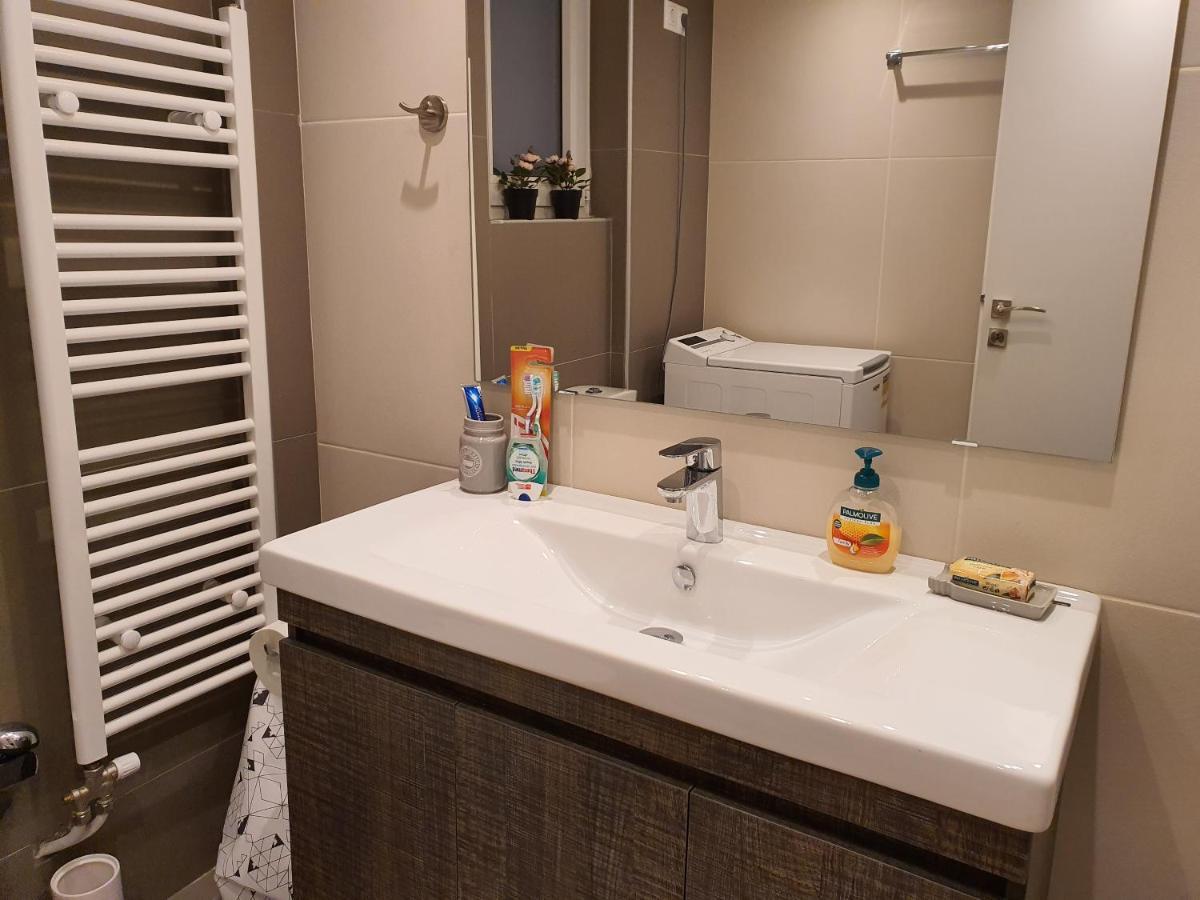 Lukas-2 B/R Luxurious Flat With Veranda Apartment เอเธนส์ ภายนอก รูปภาพ