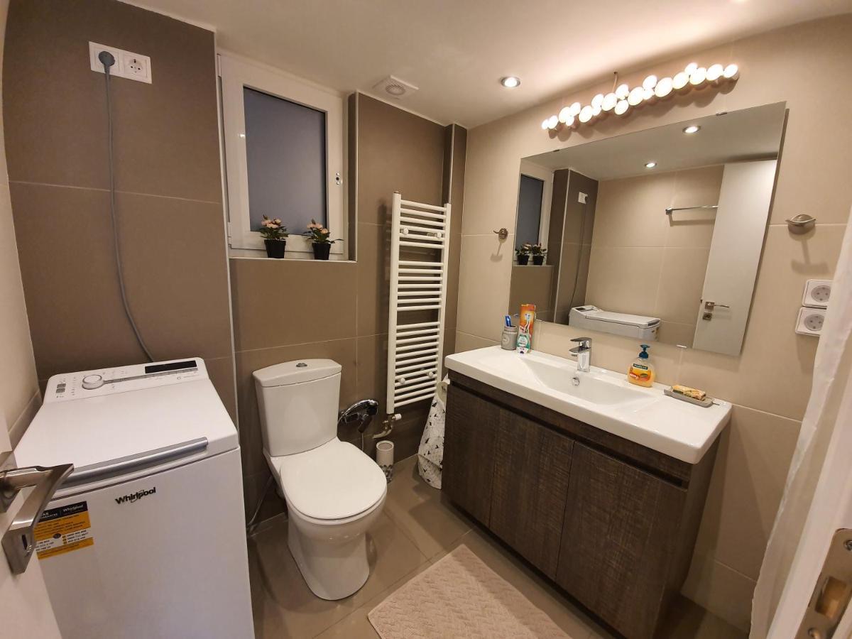 Lukas-2 B/R Luxurious Flat With Veranda Apartment เอเธนส์ ภายนอก รูปภาพ