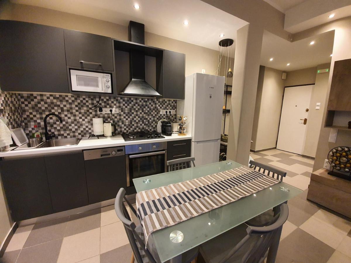 Lukas-2 B/R Luxurious Flat With Veranda Apartment เอเธนส์ ภายนอก รูปภาพ