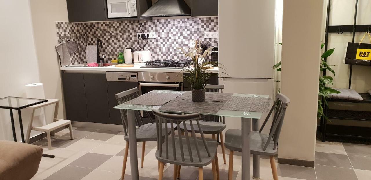 Lukas-2 B/R Luxurious Flat With Veranda Apartment เอเธนส์ ภายนอก รูปภาพ